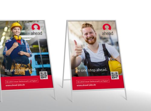 Kundenstopper und Roll-Ups für 15 Standorte