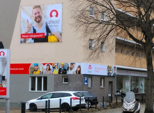 Passende Außenwerbung für neue Filialen