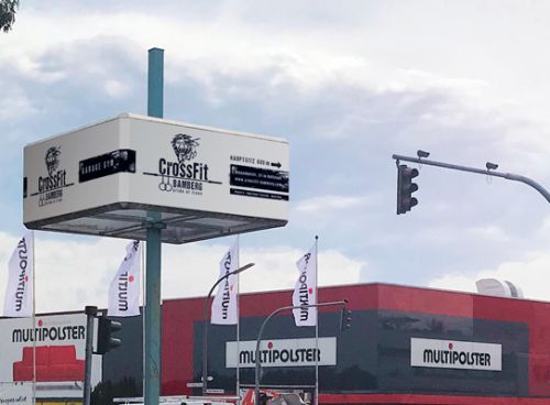 Starke Außenwerbung für das neue „Garage-Gym“