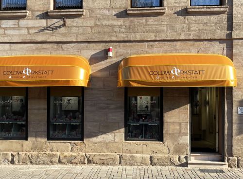 Außenwerbung und Umge­staltung des Ladengeschäfts