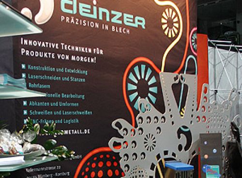 Blickfang-Objekt und Display zur Dialogmesse b2d