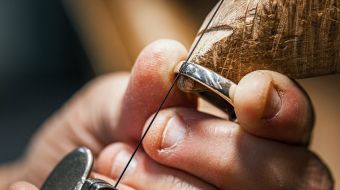 Stimmungsvolle Bilder von Schmuck und Kunsthandwerk