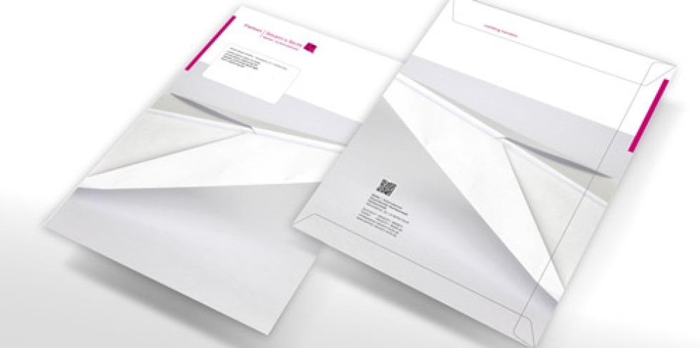 Ein Briefumschlag mit Link zur Webseite als QR-Code Ein Briefumschlag mit Link zur Webseite als QR-Code