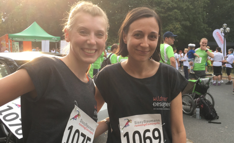 Monika und Mariya kurz vor dem Start beim Fürther Firmenlauf
