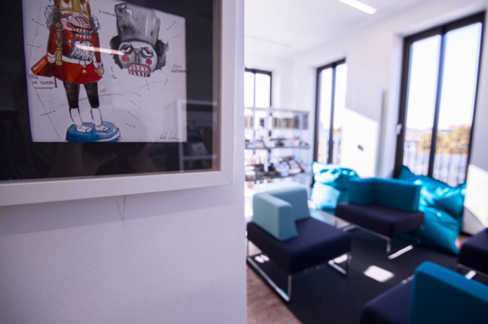 Im 3. OG befindet sich die Ausstellung von über 100 Werken. Im 3. OG befindet sich die Ausstellung von über 100 Werken