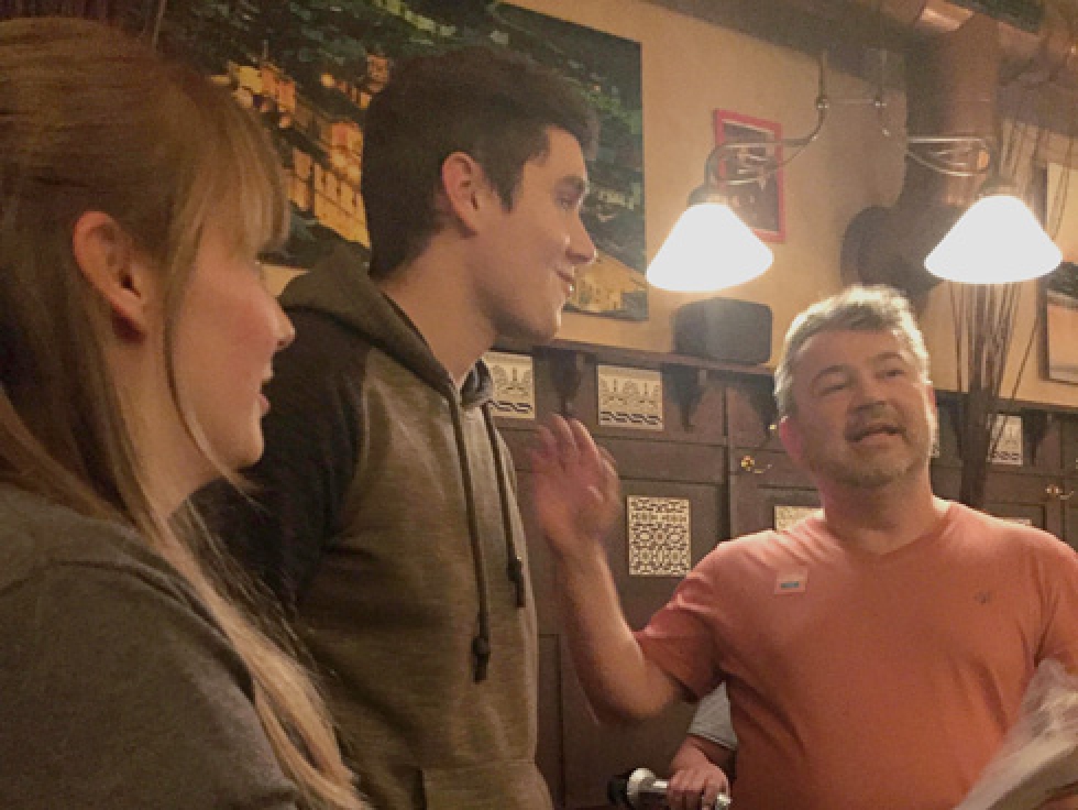 Geschenkübergabe unseres Chefs Stafan Wildner Geschenkübergabe unseres Chefs Stafan Wildner