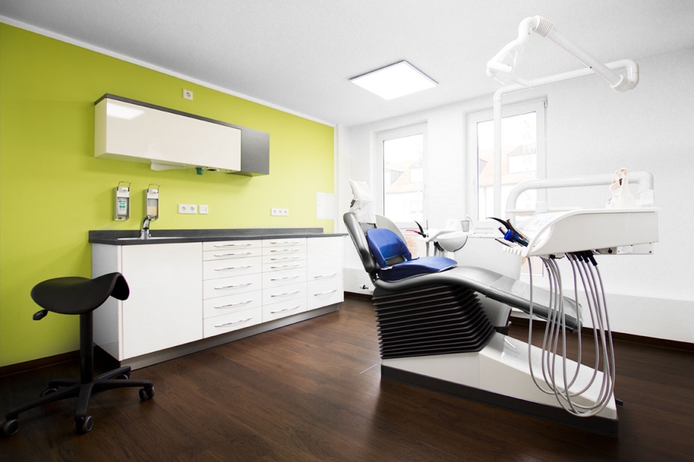 Bilder von Eingangsbereich, Wartezimmer und Behandlungsräumen Bilder von Eingangsbereich, Wartezimmer und Behandlungsräumen