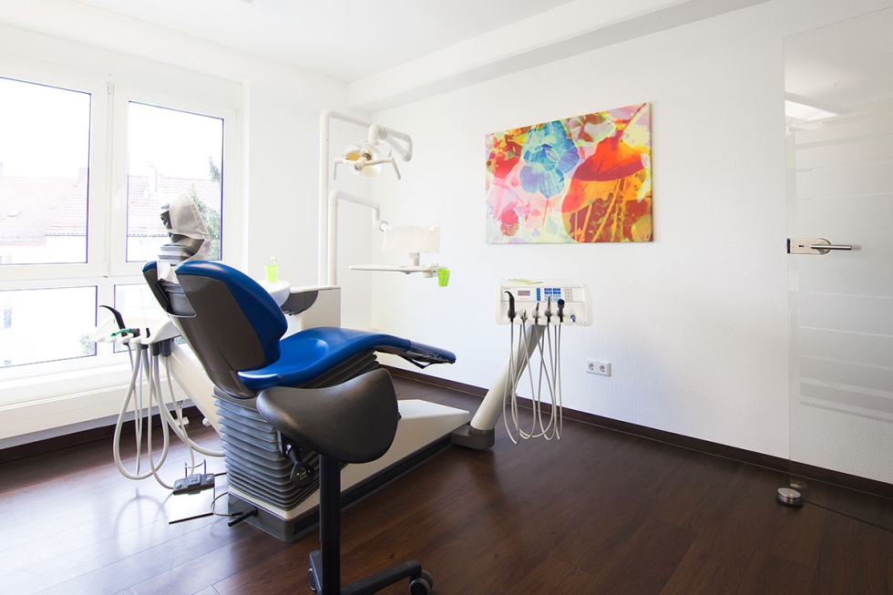 Bilder von Eingangsbereich, Wartezimmer und Behandlungsräumen Bilder von Eingangsbereich, Wartezimmer und Behandlungsräumen