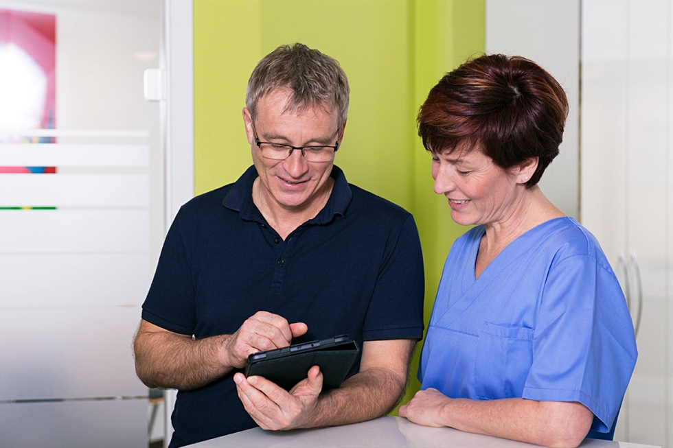 Dr. Thomas Schels und sein Praxisteam Dr. Thomas Schels und sein Praxisteam