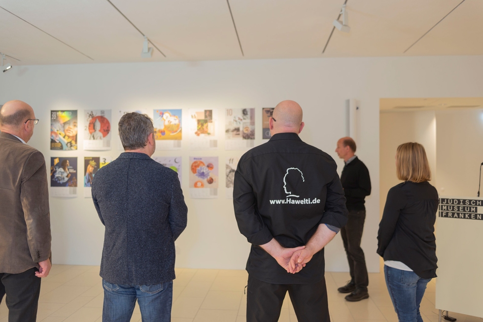 von links nach rechts: Professor Uli Rothfuss (Geschäftsführer und Rektor  der Akademie Faber-Castell), Stefan Wildner (Projektleiter, Geschäftsführer Wildner+Designer GmbH), Marcel Heuer (Vorsitzender Hawelti e.V.), Gerald Schembs (Geschäftsführer Druckerei Schembs GmbH), Nina Rüdiger (Projektbetreuung bei Wildner+Designer GmbH) von links nach rechts: Professor Uli Rothfuss (Geschäftsführer und Rektor  der Akademie Faber-Castell), Stefan Wildner (Projektleiter, Geschäftsführer Wildner+Designer GmbH), Marcel Heuer (Vorsitzender Hawelti e.V.), Gerald Schembs (Geschäftsführer Druckerei Schembs GmbH), Nina Rüdiger (Projektbetreuung bei Wildner+Designer GmbH)