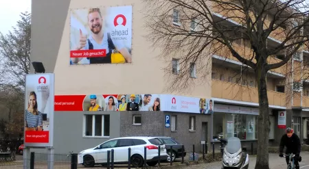 Passende Außenwerbung für neue Filialen