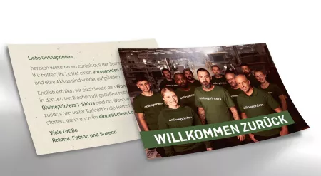 Karte „Willkommen zurück“ mit Online­printers T-Shirt