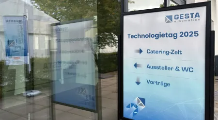 Beschilderung und gestal­terischer Rahmen zum Techno­logie­tag 2025