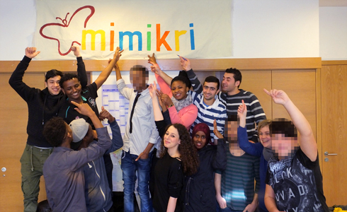 Mimikri e.V. reicht jungen Flüchtlingen die Hand, damit sie in der deutschen Gesellschaft leichter Fuß fassen können. Mimikri e.V. reicht jungen Flüchtlingen die Hand, damit sie in der deutschen Gesellschaft leichter Fuß fassen können.