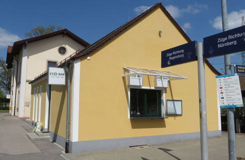 Täglich die einzige „Raststation“ für hunderte von Pendlern aus Postbauer-Heng und Umgebung. Täglich die einzige „Raststation“ für hunderte von Pendlern aus Postbauer-Heng und Umgebung.